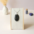 Pendentif en larvikite bélière argentée – 4 cm - Bijou artisanal pierre naturelle