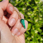 Pendentif pointe en malachite 2 cm bélière dorée à l'or fin