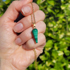 Pendentif pointe en malachite 2 cm bélière dorée à l'or fin