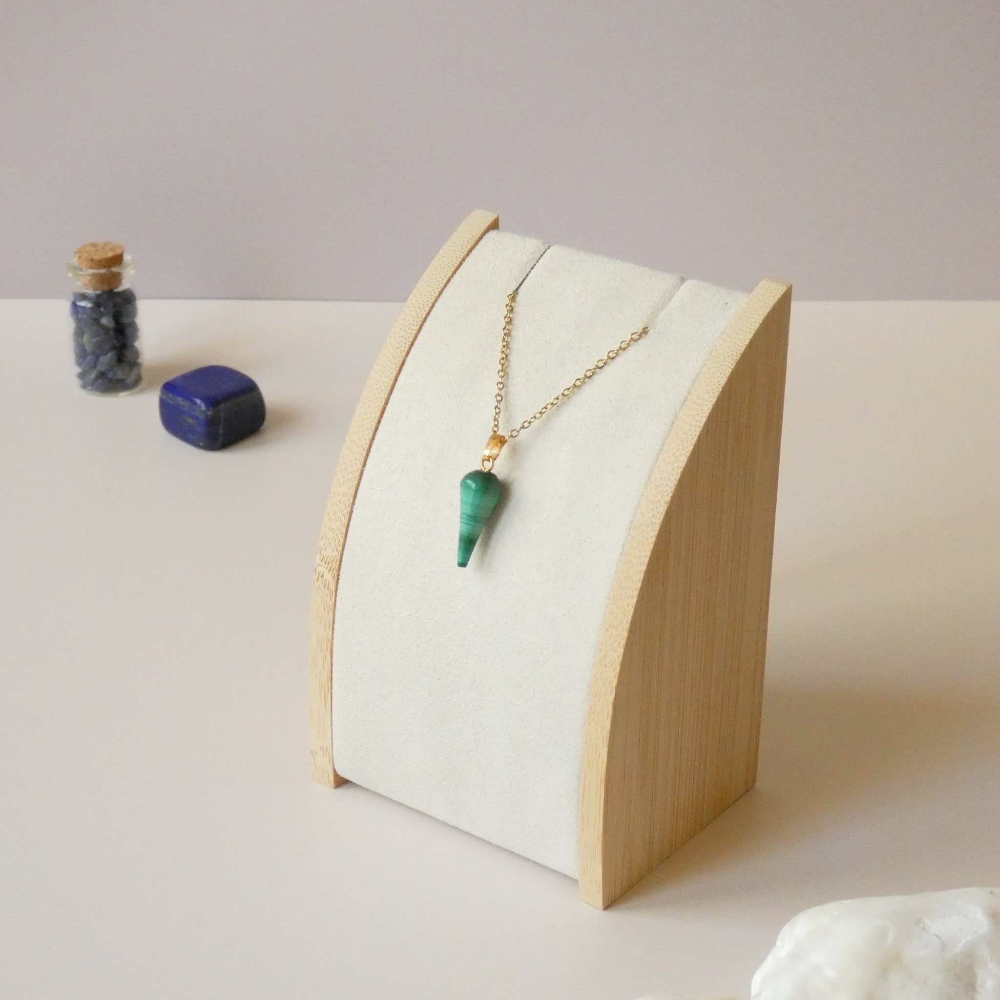 Pendentif pointe en malachite 2 cm bélière dorée à l'or fin