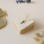 Pendentif pointe en malachite 2 cm bélière dorée à l'or fin