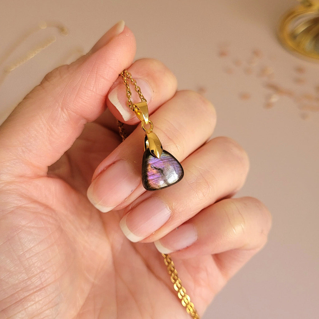 Pendentif en labradorite bélière dorée – 1,2 cm