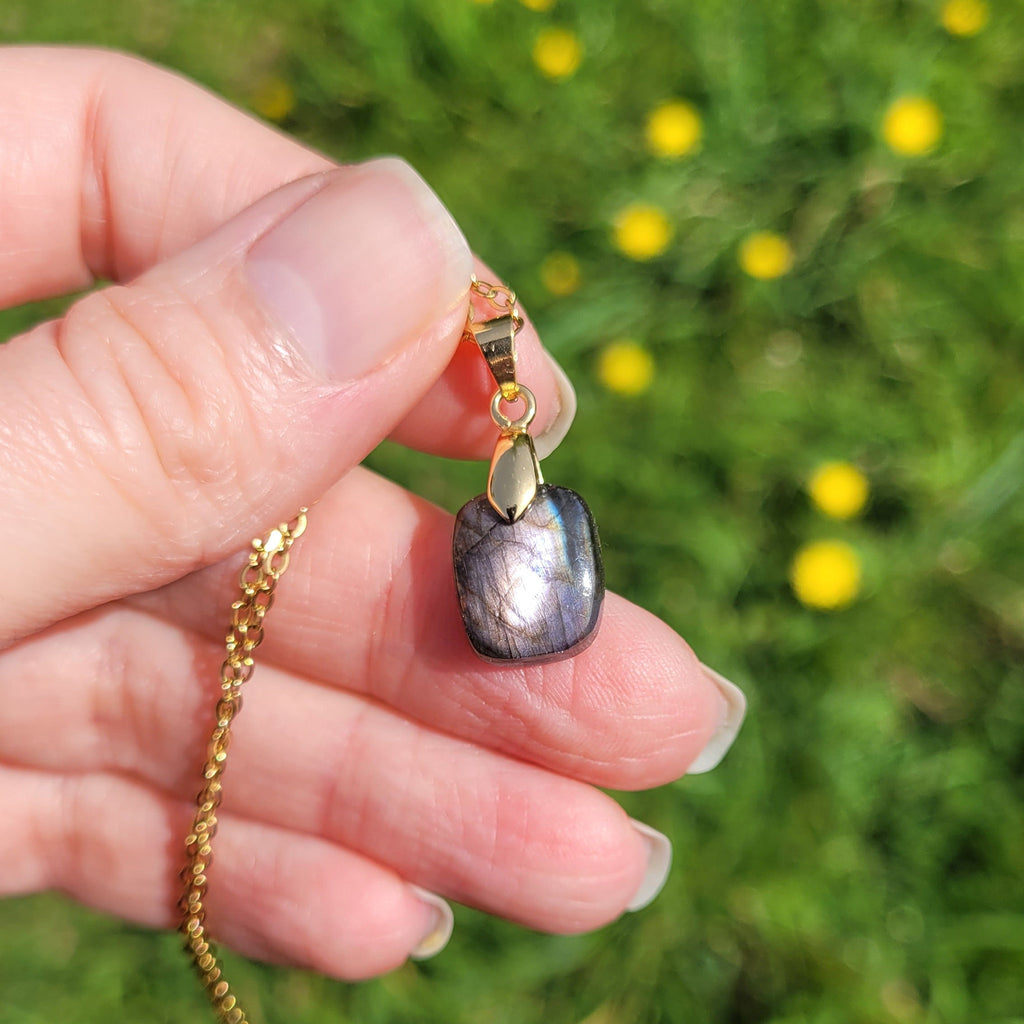 Pendentif en labradorite bélière dorée – 1,3 cm