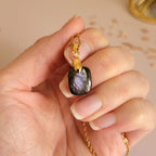 Pendentif en labradorite bélière dorée – 1,3 cm