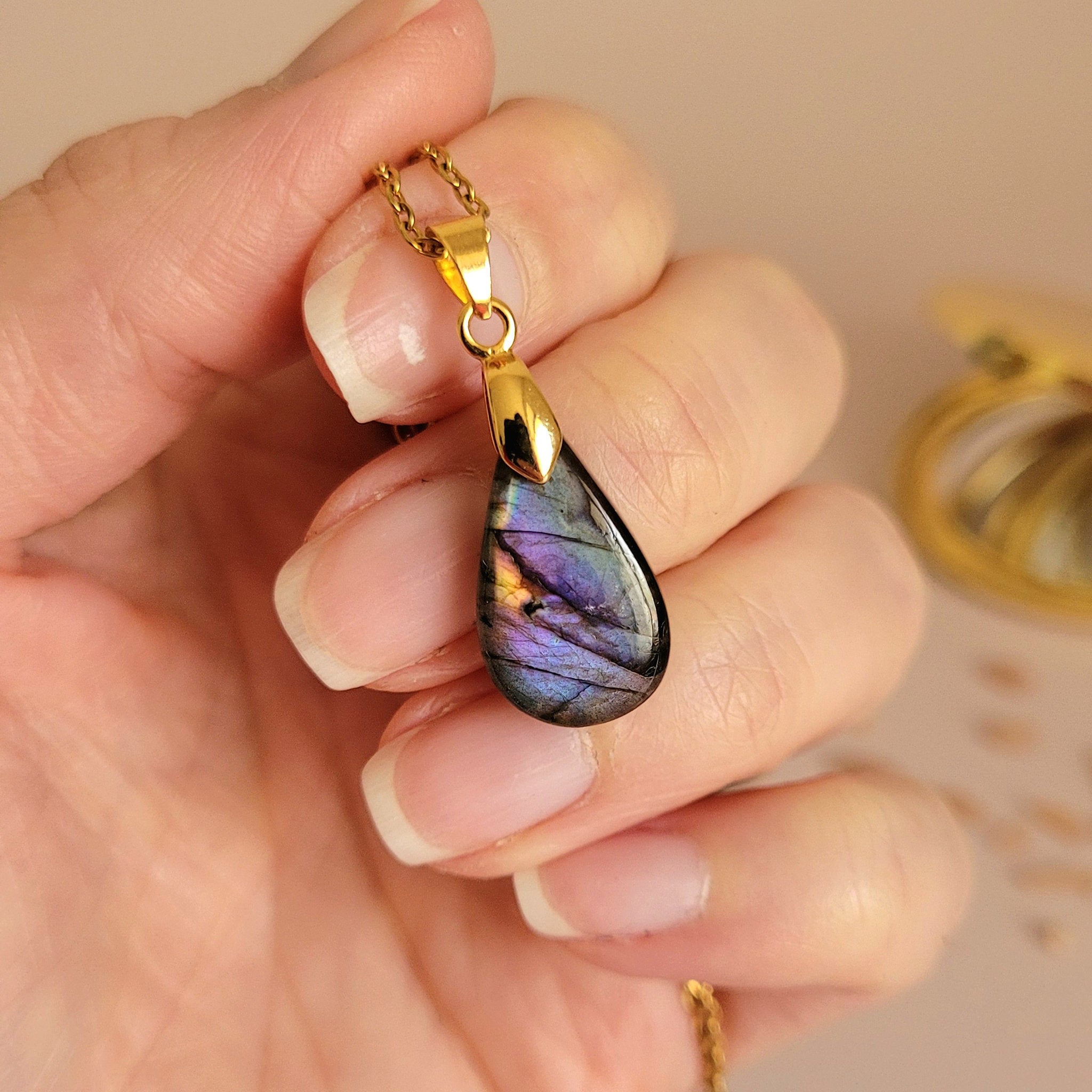 Pendentif en labradorite bélière dorée – 1,9 cm
