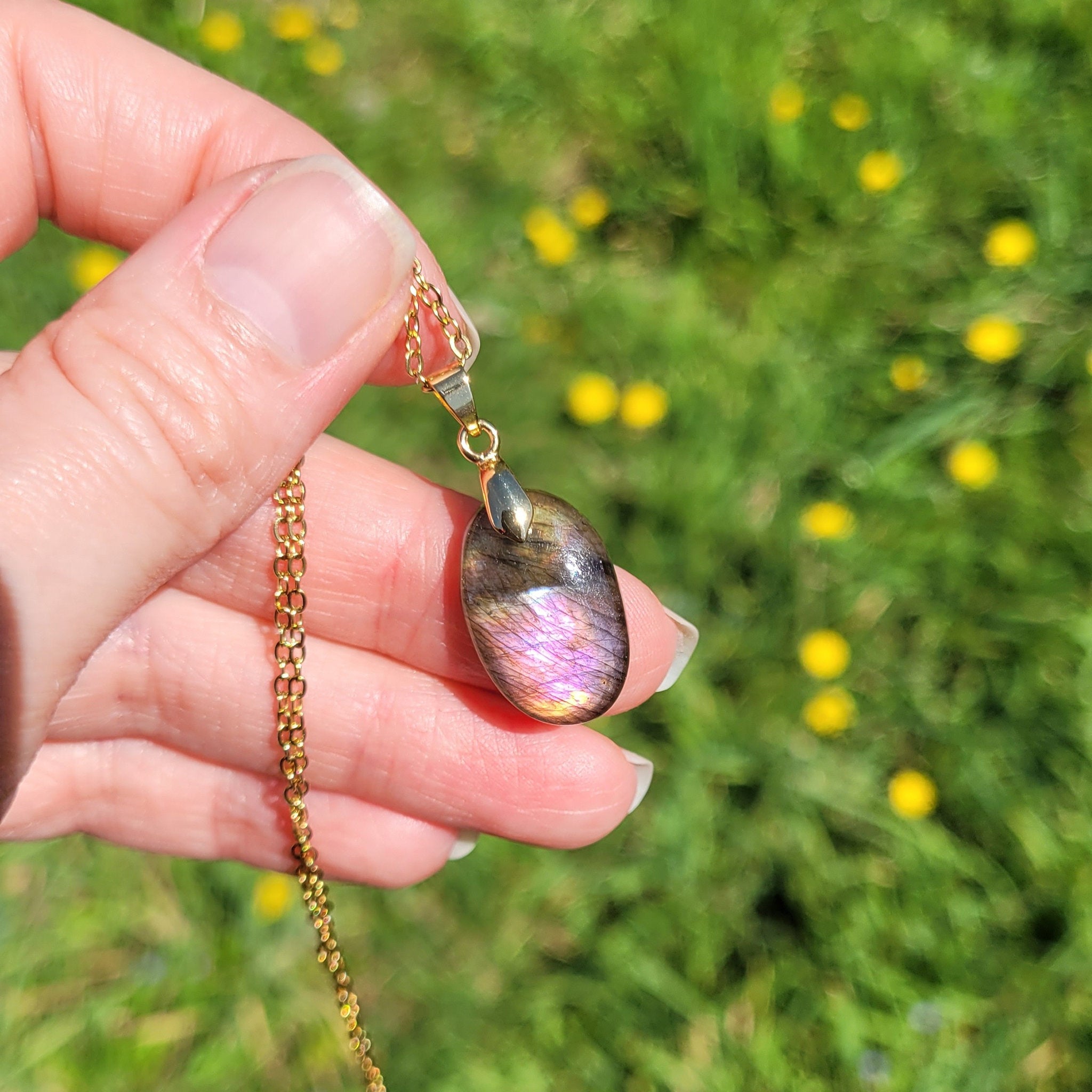 Pendentif en labradorite bélière dorée – 2,1 cm