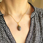 Pendentif en labradorite bélière dorée – 2,1 cm