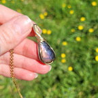 Pendentif en labradorite – 3,7 cm – Wire wrapping doré