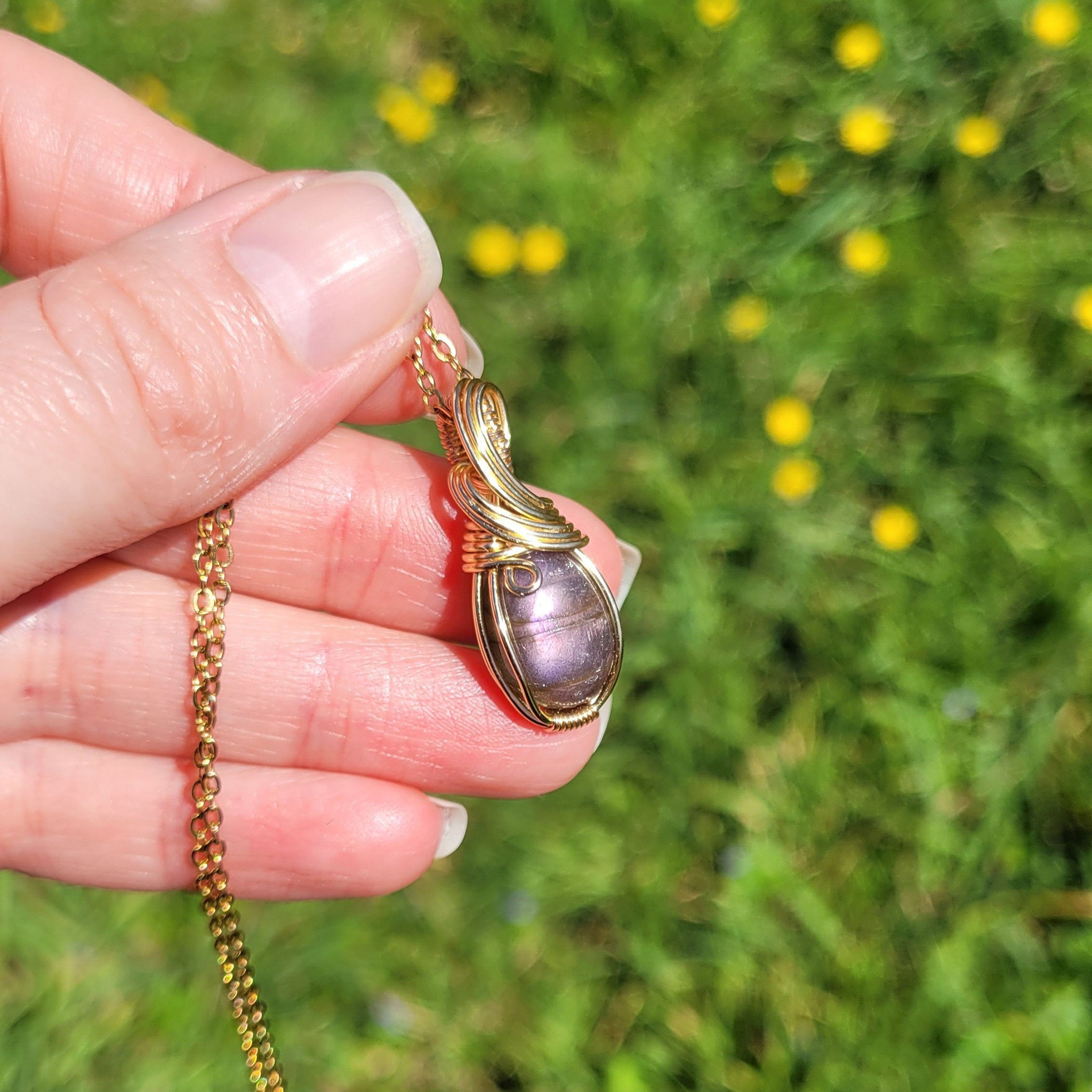 Pendentif en labradorite – 3 cm – Wire wrapping doré
