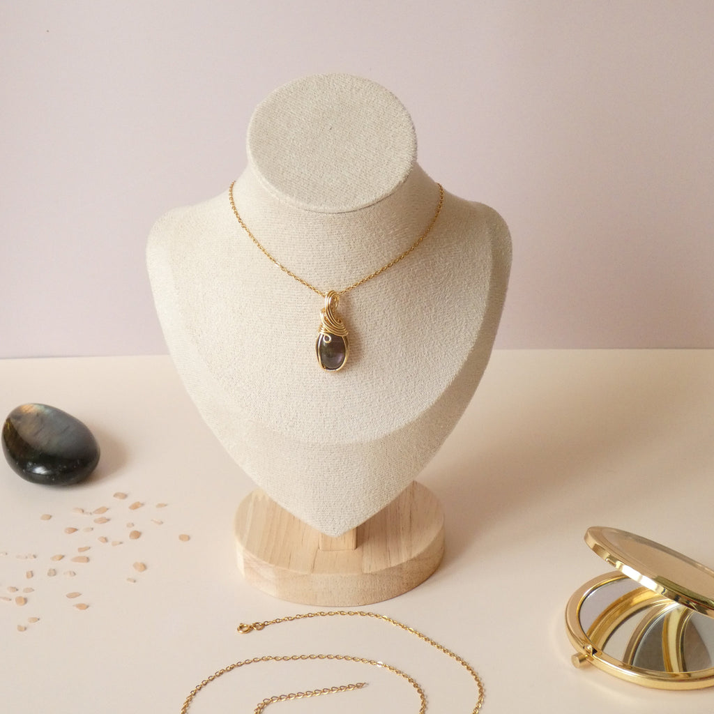 Pendentif en labradorite – 3 cm – Wire wrapping doré
