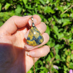 Pendentif en nellite piétersite bélière dorée – 3,1 cm