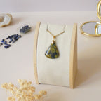 Pendentif en nellite piétersite bélière dorée – 3,1 cm