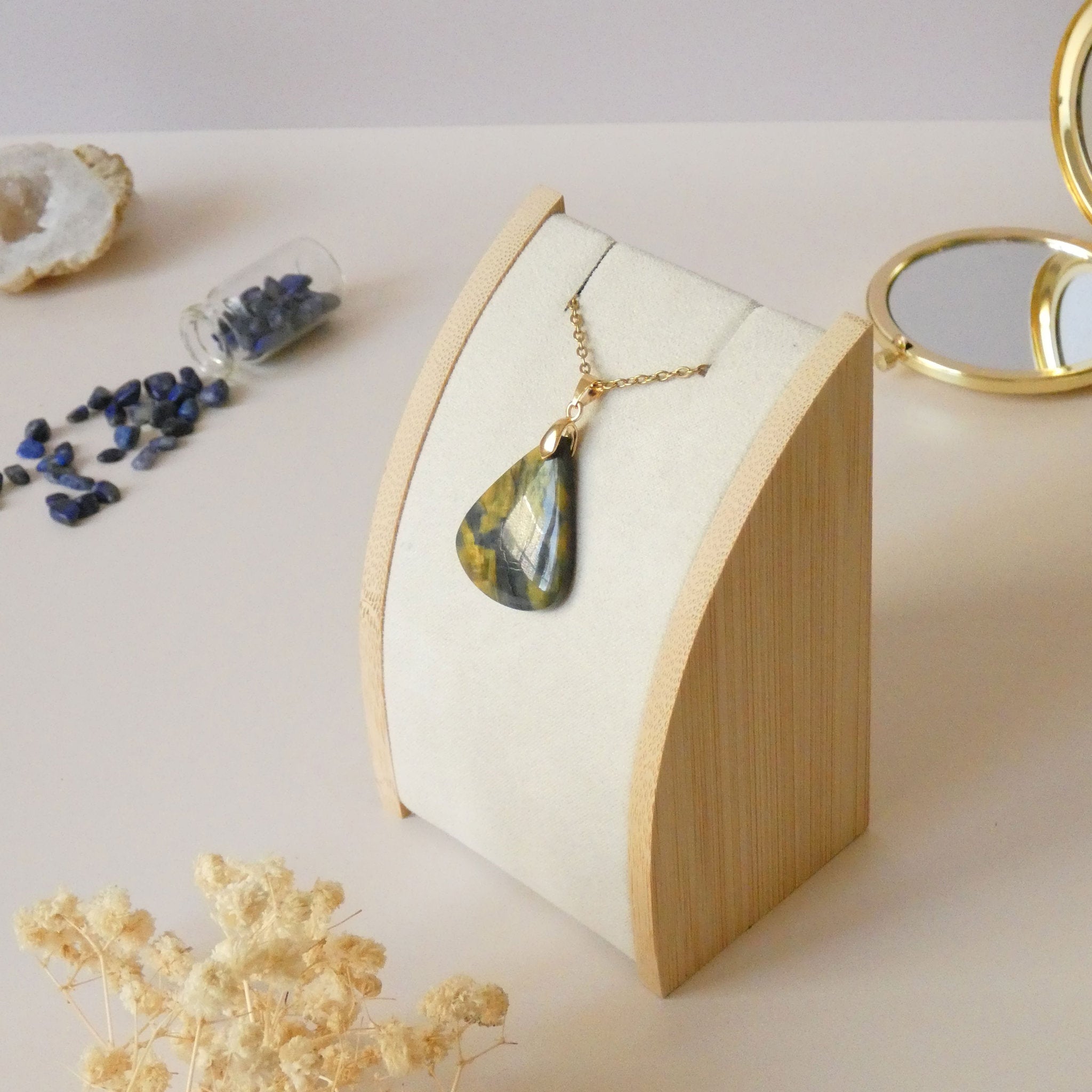 Pendentif en nellite piétersite bélière dorée – 3,1 cm