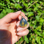 Pendentif en nellite piétersite bélière dorée – 2,6 cm