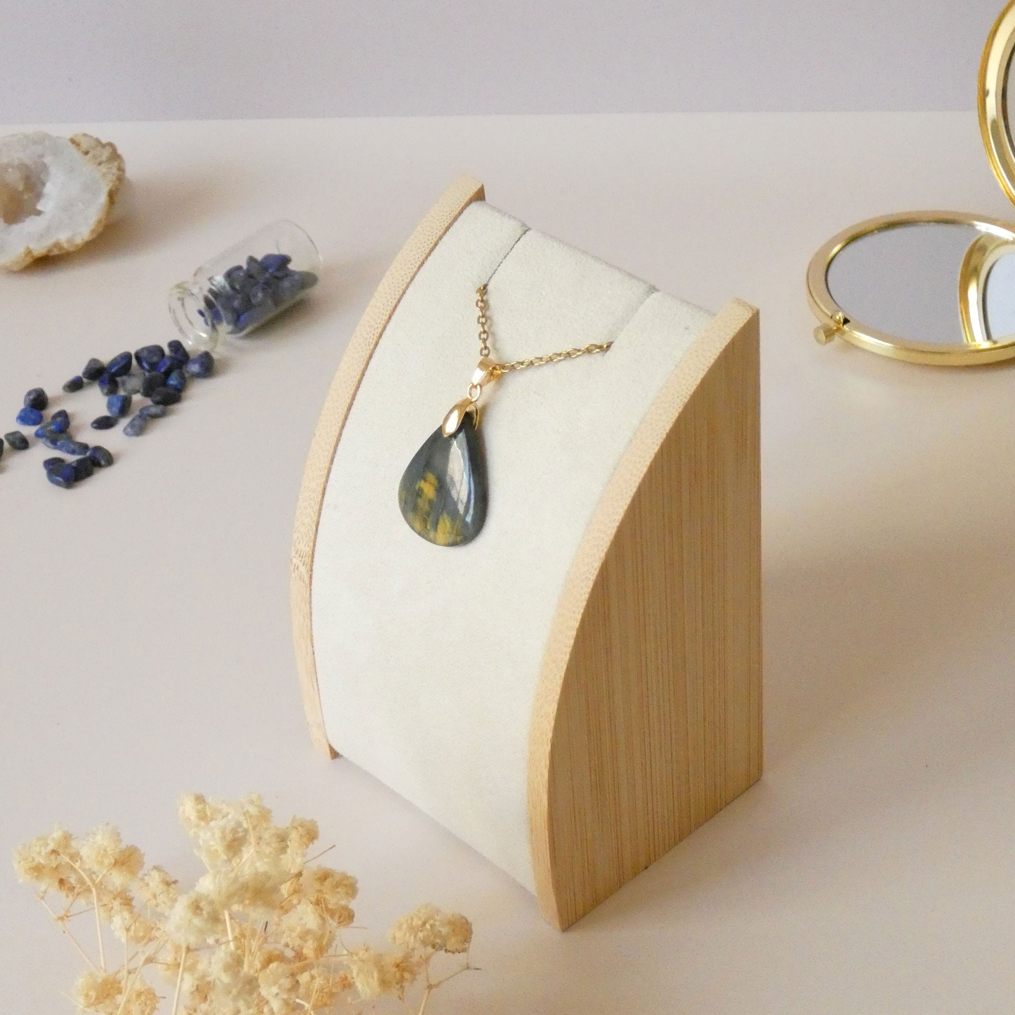 Pendentif en nellite piétersite bélière dorée – 2,6 cm