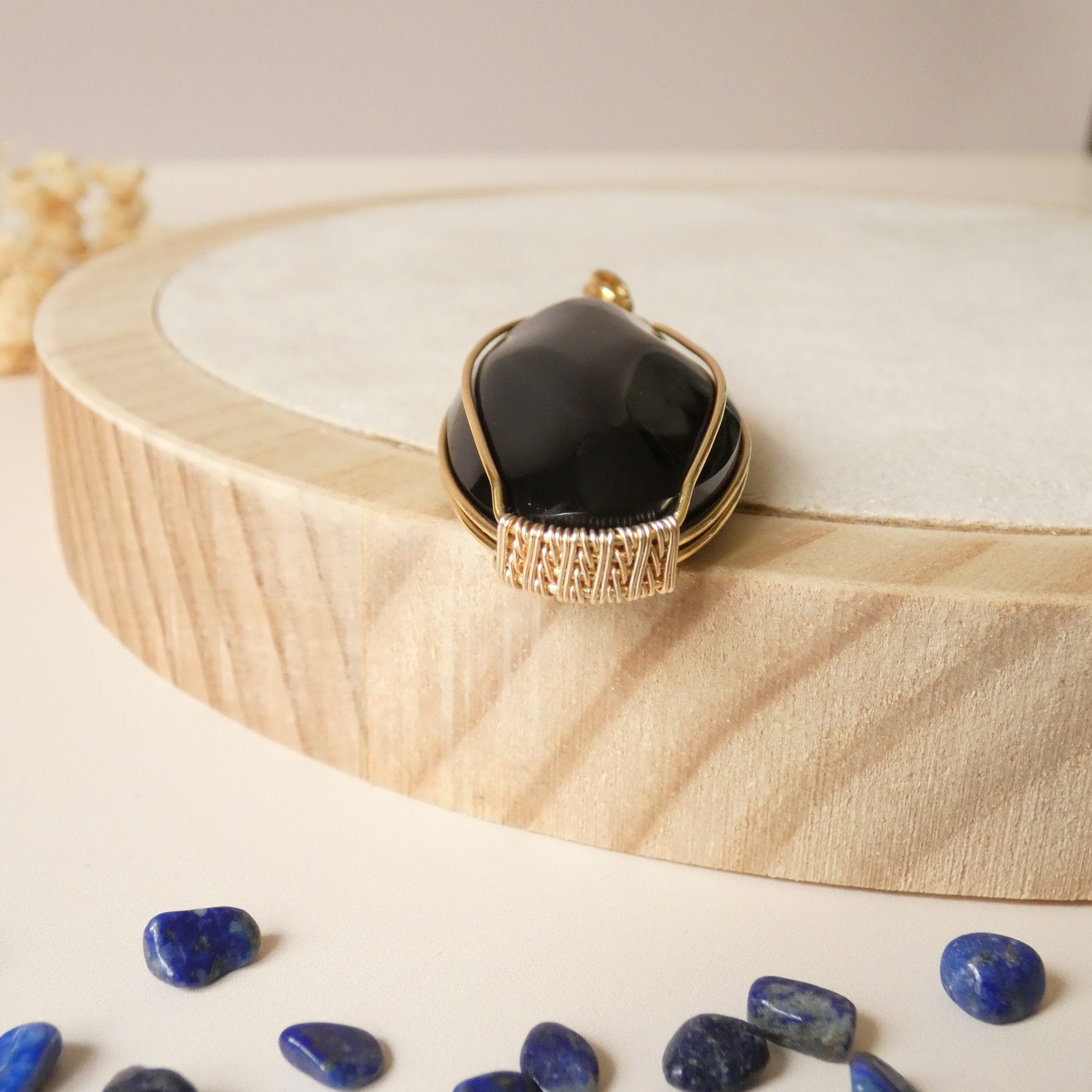 Grand pendentif obsidienne oeil céleste 6,2 cm wire wrapping doré