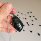 Pendentif en obsidienne argentée – 5,1 cm