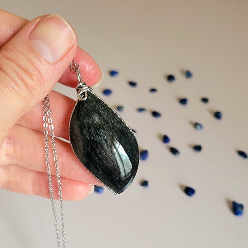 Pendentif en obsidienne argentée – 5,1 cm