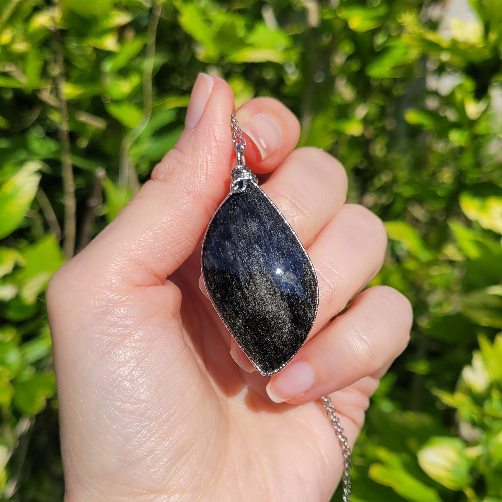 Pendentif en obsidienne argentée – 5,1 cm