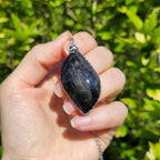 Pendentif en obsidienne argentée – 5,1 cm