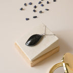 Pendentif en obsidienne argentée – 5,1 cm