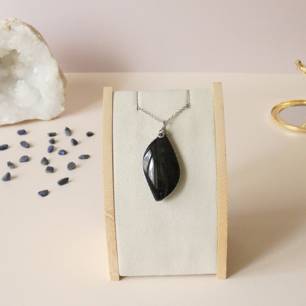 Pendentif en obsidienne argentée – 5,1 cm