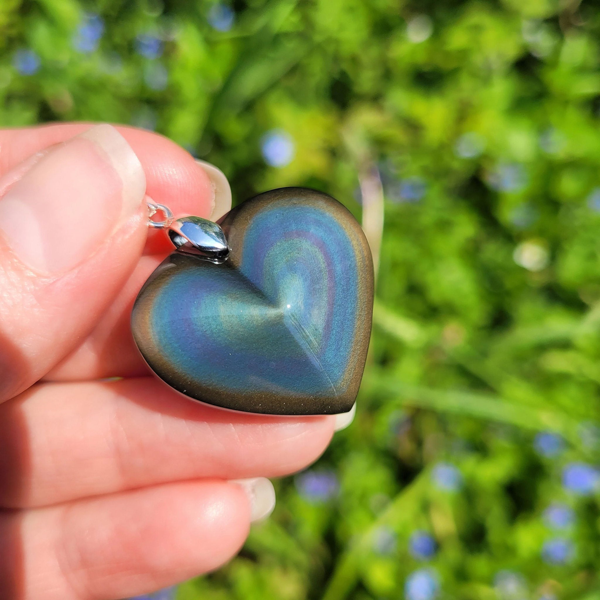 Pendentif coeur en obsidienne oeil céleste 2,6 cm bélière argentée