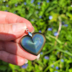 Pendentif coeur en obsidienne oeil céleste 2,6 cm bélière argentée