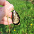 Pendentif obsidienne dorée 4,3 cm bélière dorée