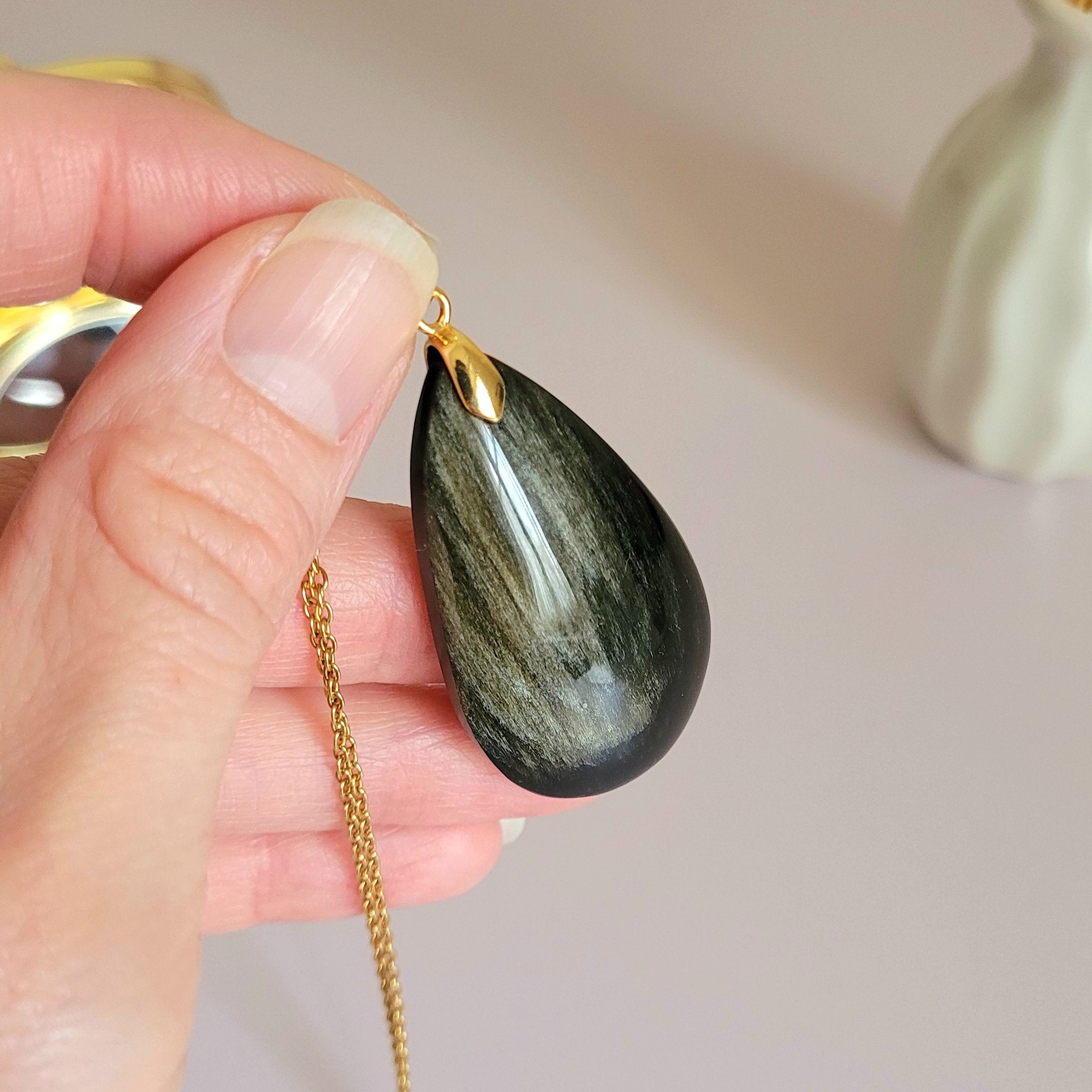 Pendentif obsidienne dorée 4,3 cm bélière dorée