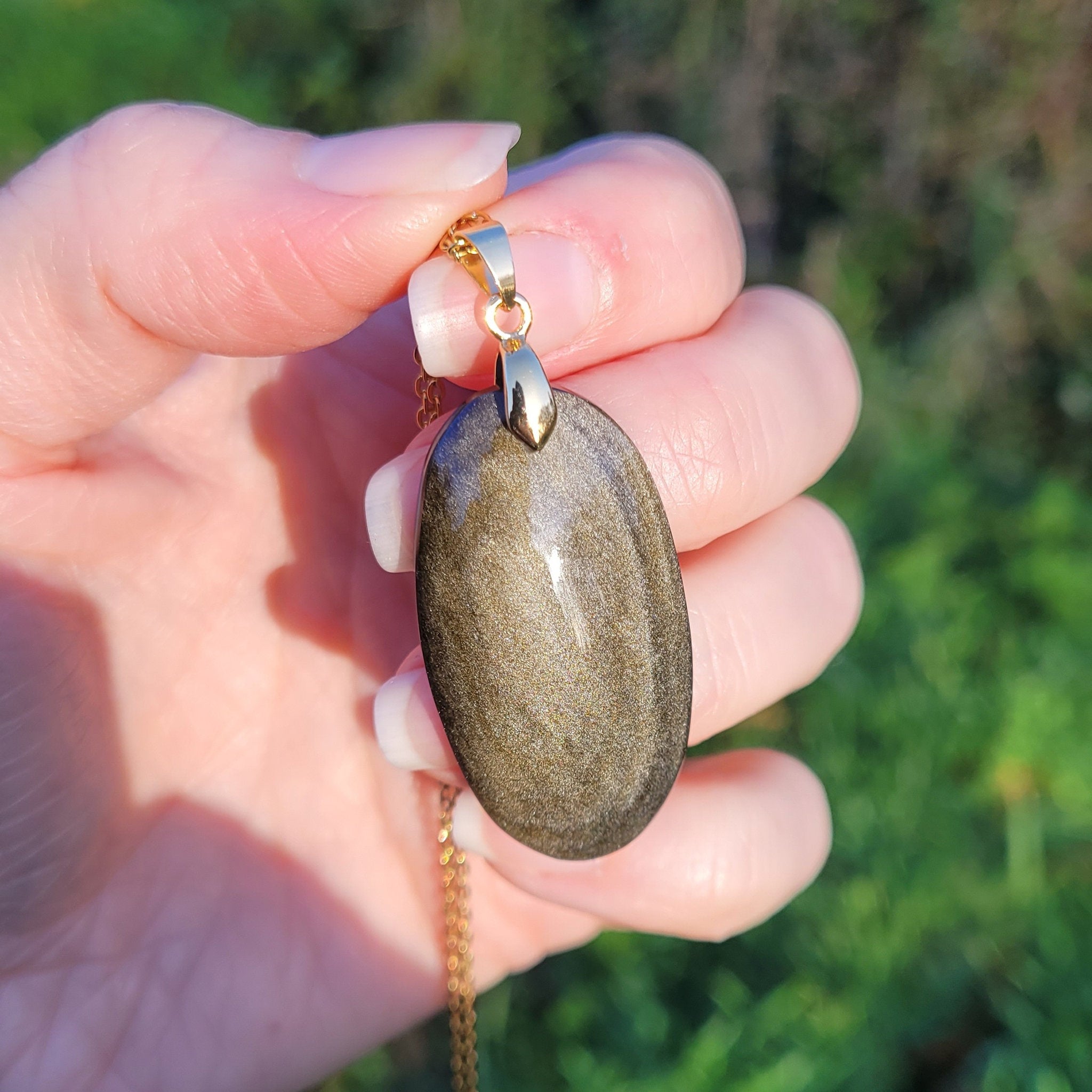 Pendentif obsidienne dorée 3,9 cm bélière dorée