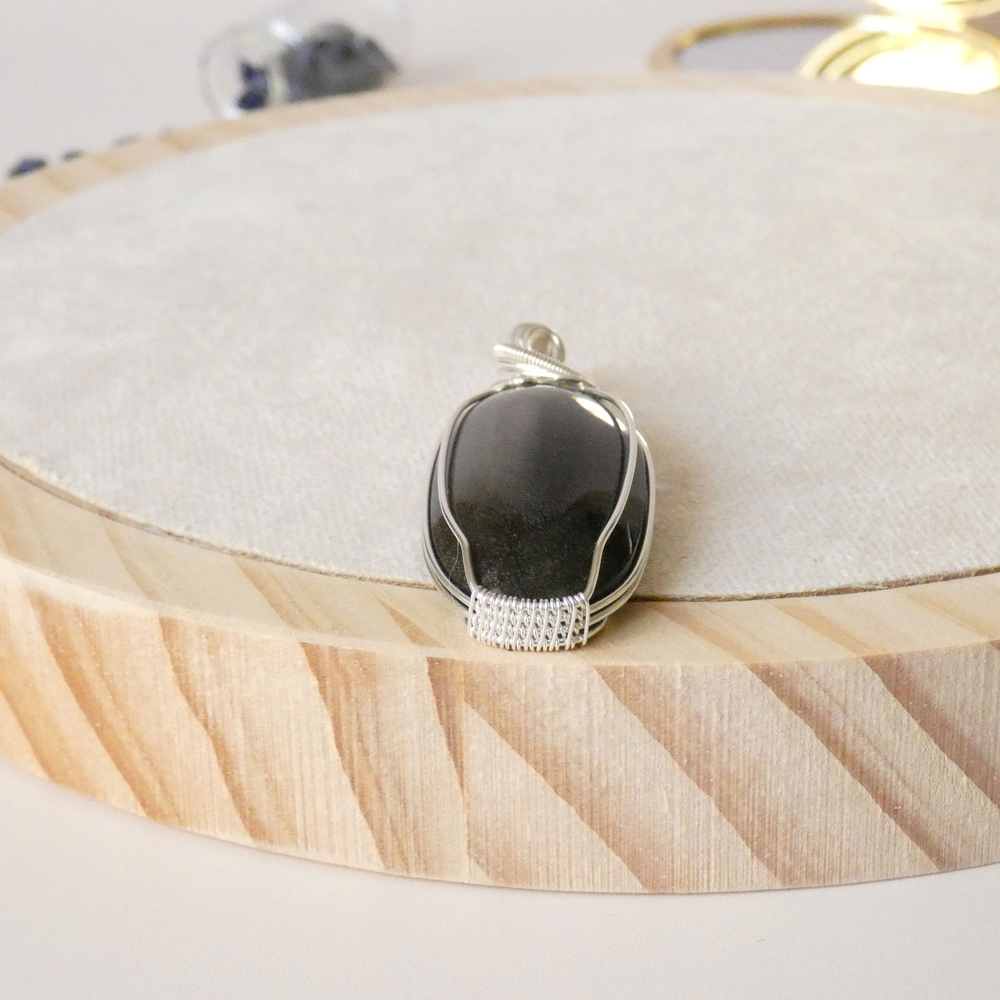 Pendentif obsidienne dorée 6,2 cm wire wrapping argenté