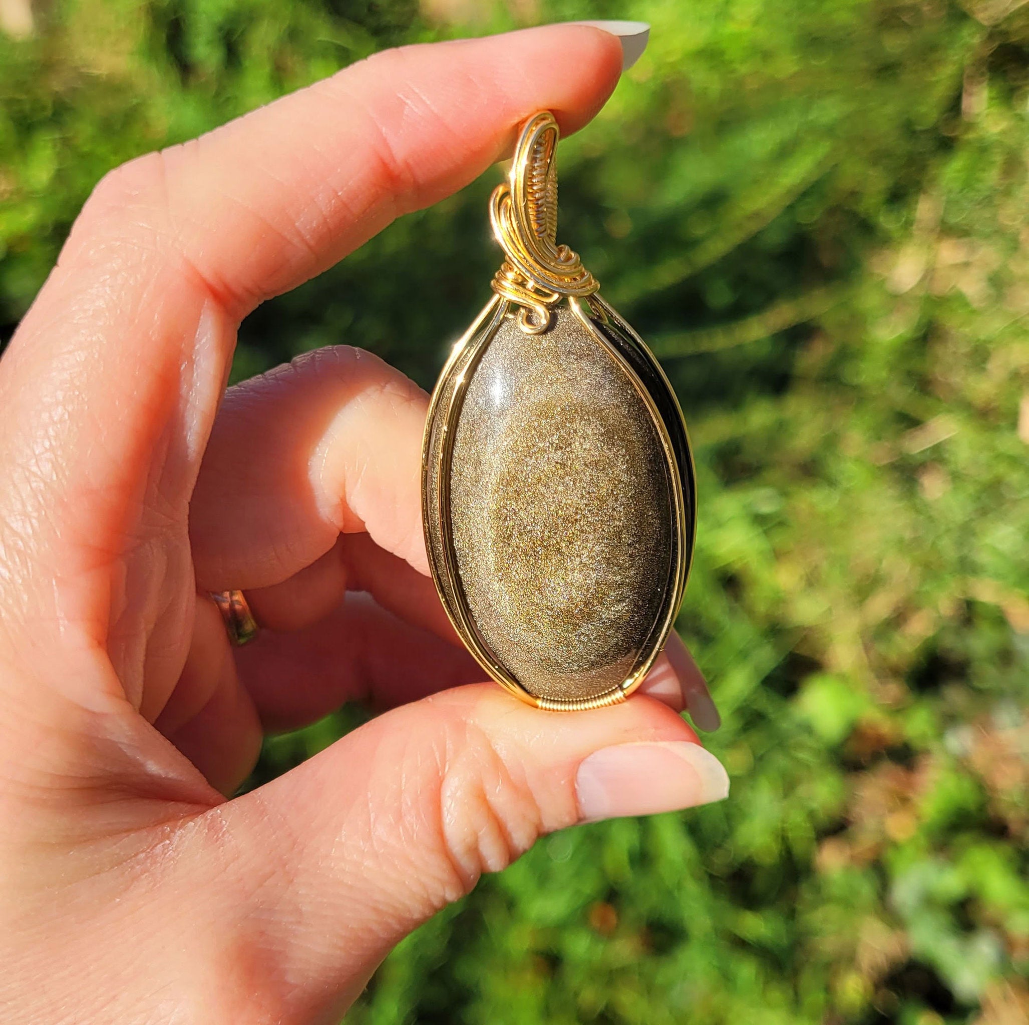 Pendentif obsidienne dorée 6,2 cm wire wrapping doré