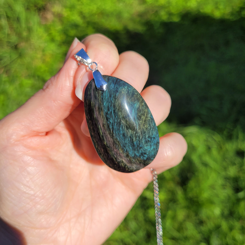 Pendentif obsidienne manta huichol 4,7 cm bélière argentée