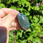 Pendentif obsidienne manta huichol 4,7 cm bélière argentée