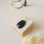 Pendentif obsidienne manta huichol 4,7 cm bélière argentée