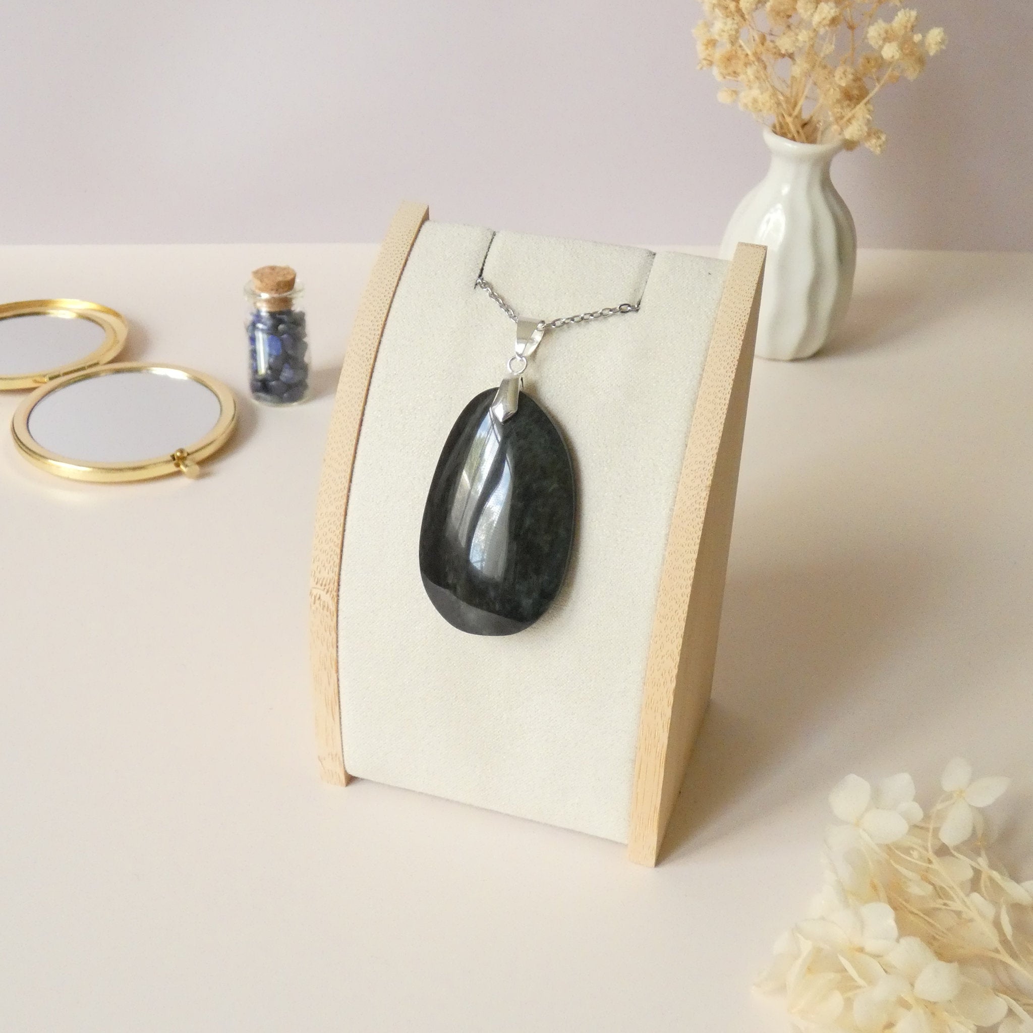 Pendentif obsidienne manta huichol 4,7 cm bélière argentée