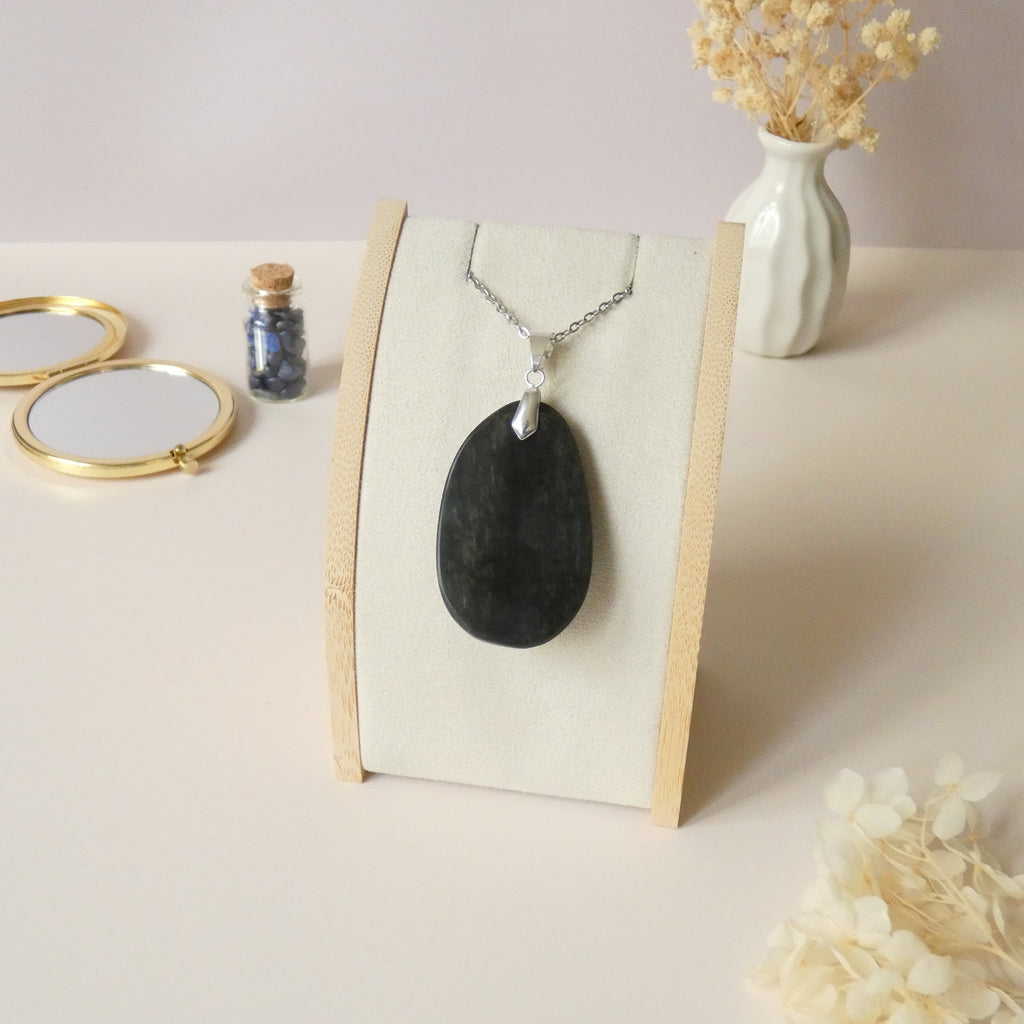 Pendentif obsidienne manta huichol 4,7 cm bélière argentée