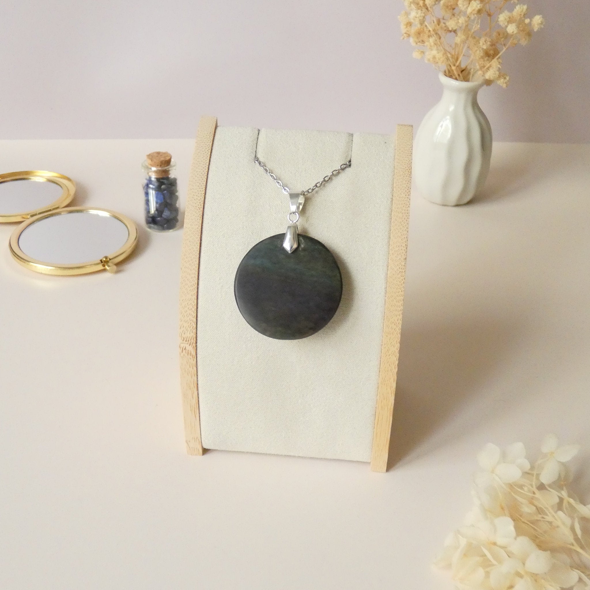 Pendentif obsidienne manta huichol 3,5 cm bélière argentée