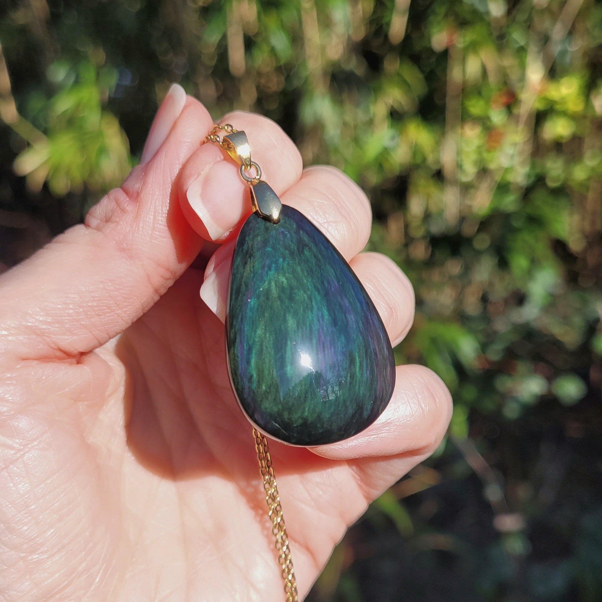 Pendentif obsidienne manta huichol 3,8 cm – Bélière dorée