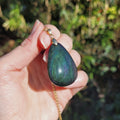 Pendentif obsidienne manta huichol 3,8 cm – Bélière dorée
