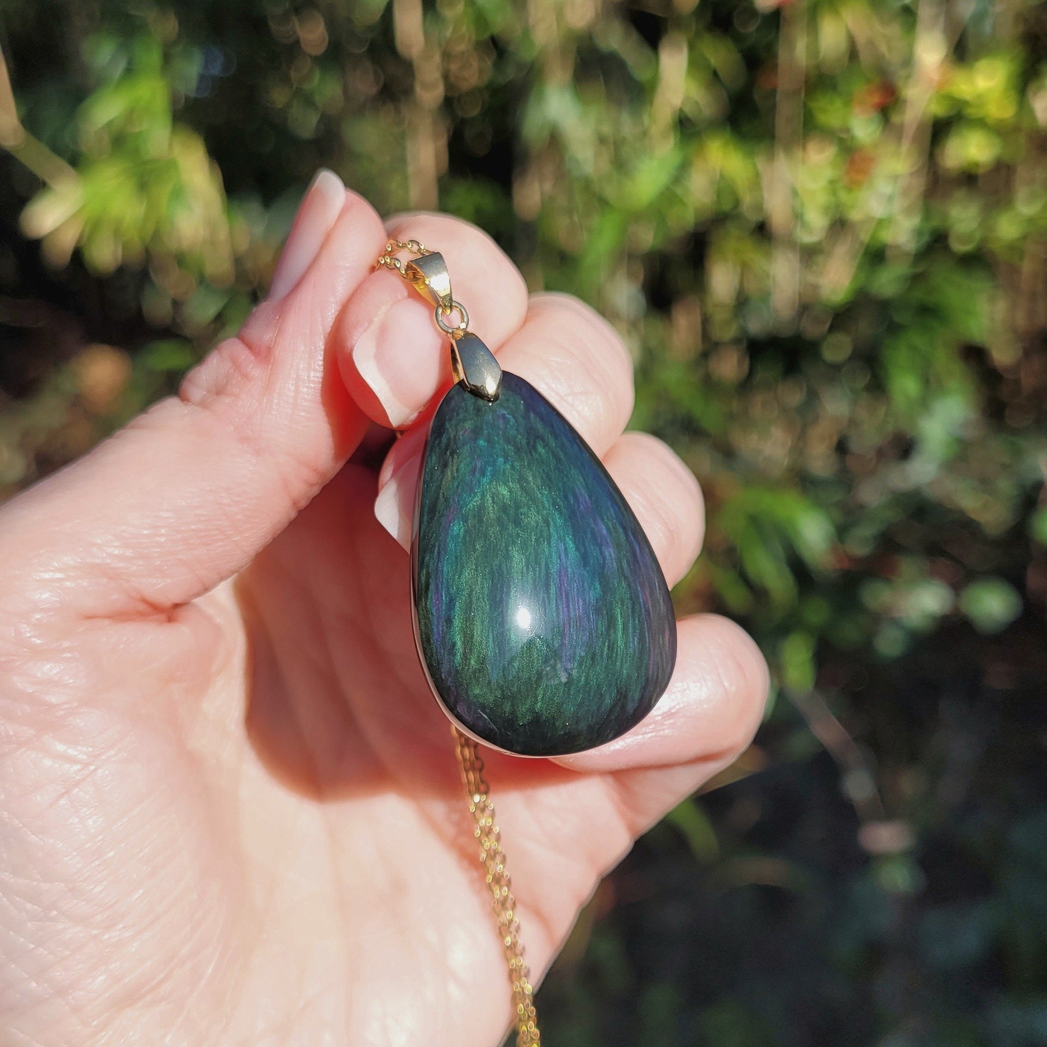 Pendentif obsidienne manta huichol 3,8 cm – Bélière dorée