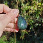 Pendentif obsidienne manta huichol 3,8 cm – Bélière dorée