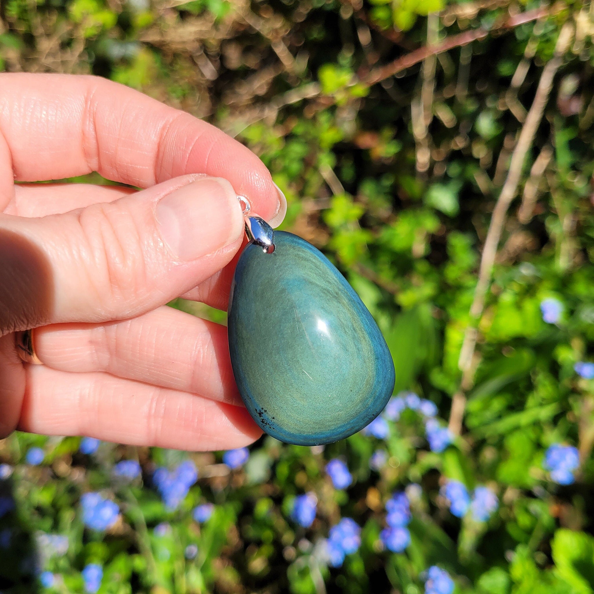 Pendentif obsidienne manta huichol 4 cm bélière argentée