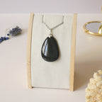 Pendentif obsidienne manta huichol 4 cm bélière argentée