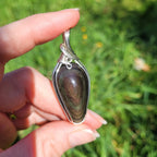 Pendentif obsidienne manta huichol 5,4 cm wire wrapping argenté