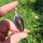 Pendentif obsidienne manta huichol 5,4 cm wire wrapping argenté