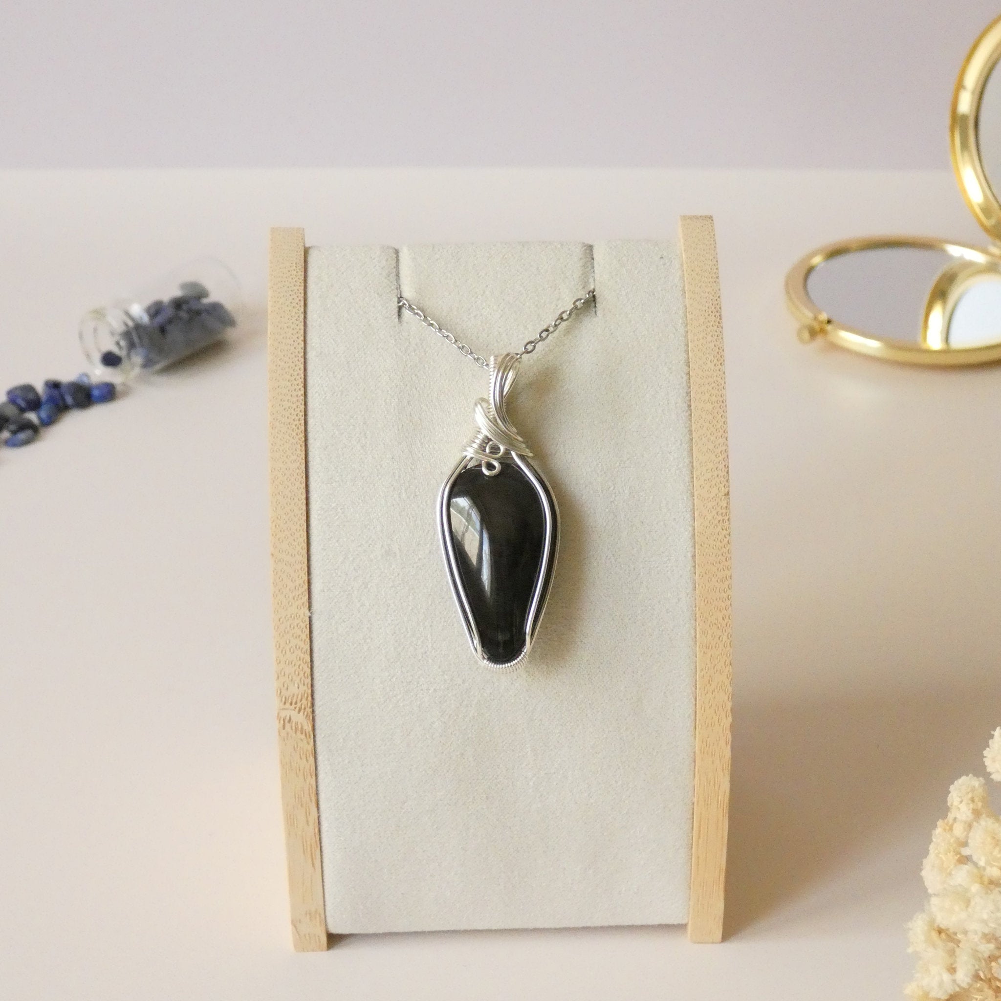 Pendentif obsidienne manta huichol 5,4 cm wire wrapping argenté