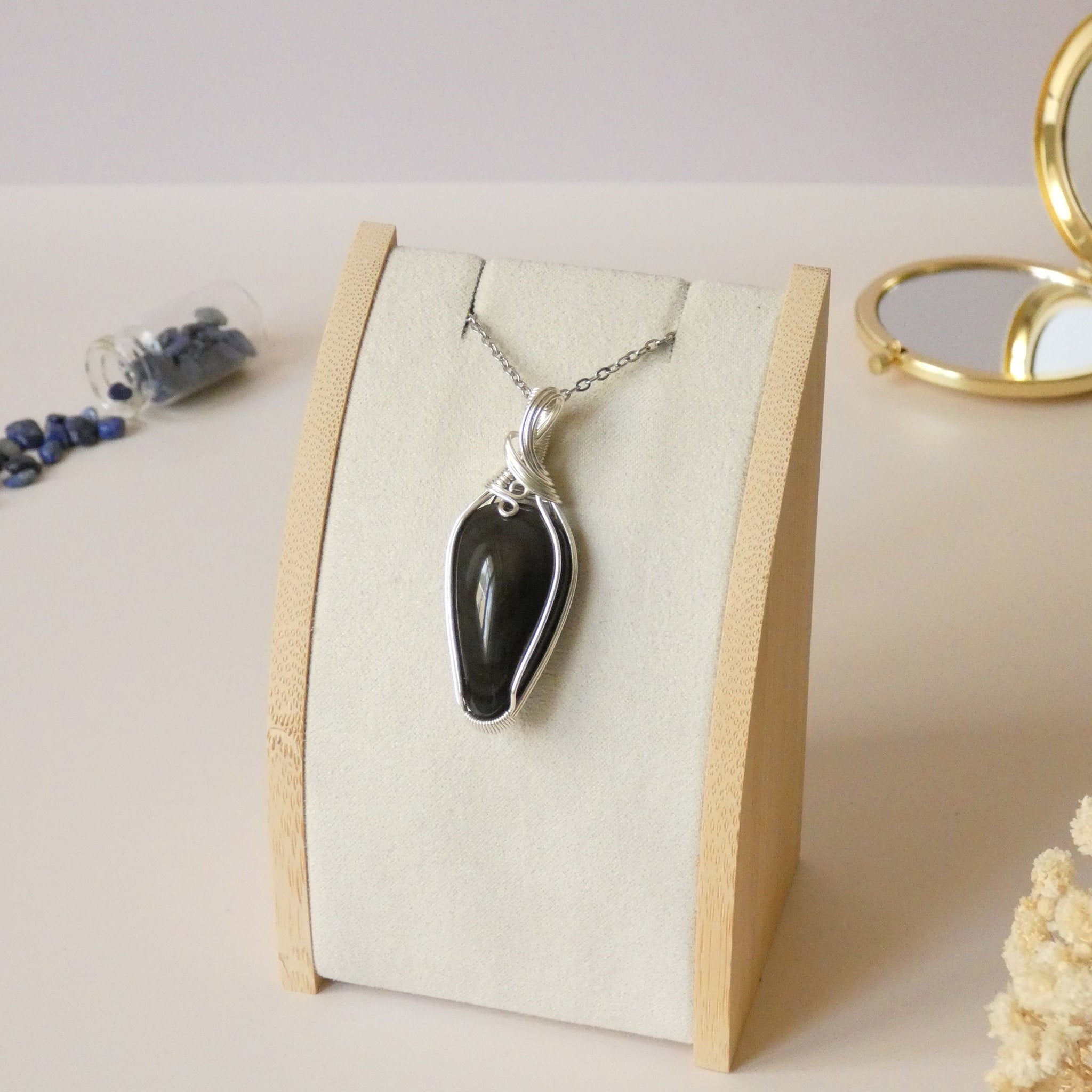 Pendentif obsidienne manta huichol 5,4 cm wire wrapping argenté