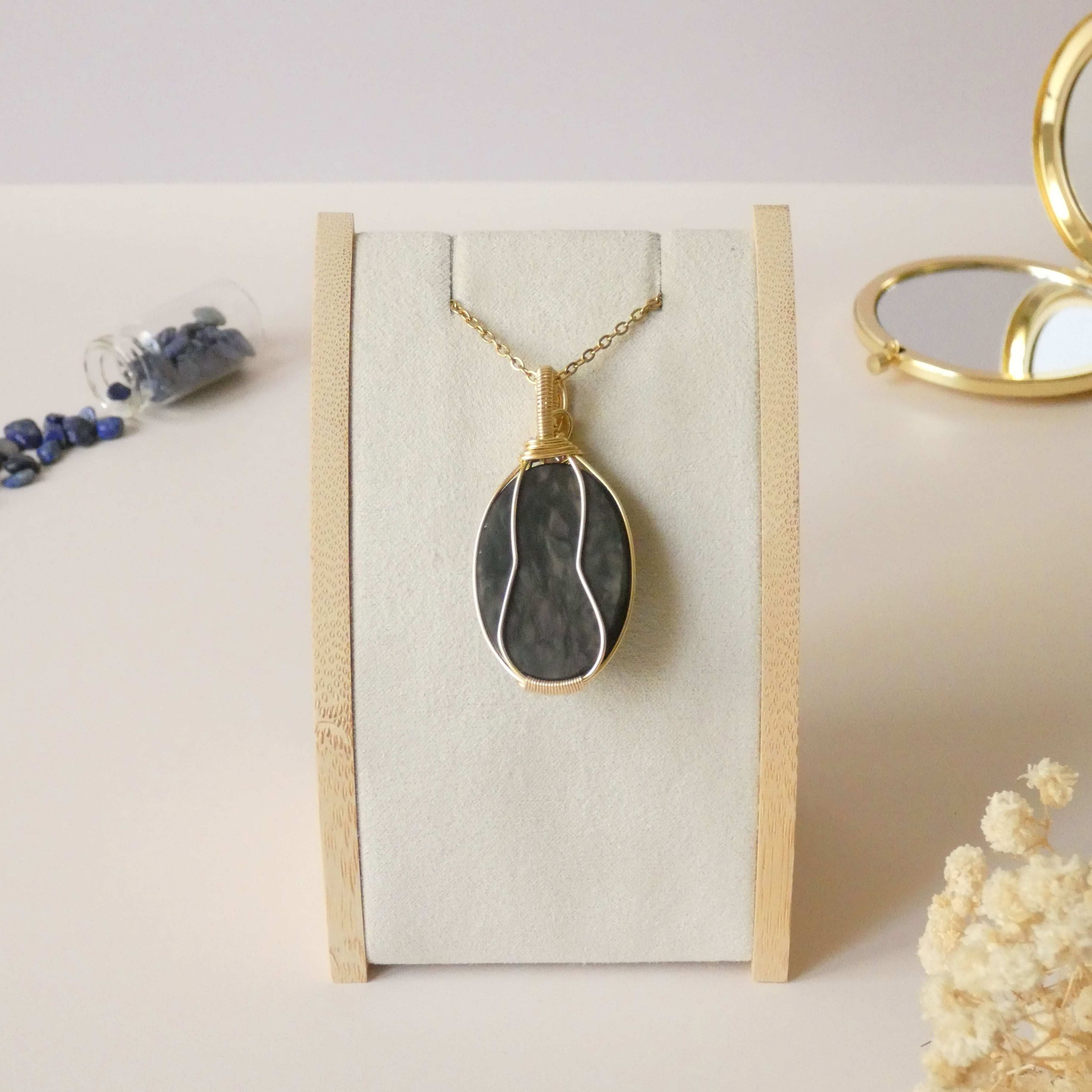 Pendentif en obsidienne manta huichol – 5,2 cm